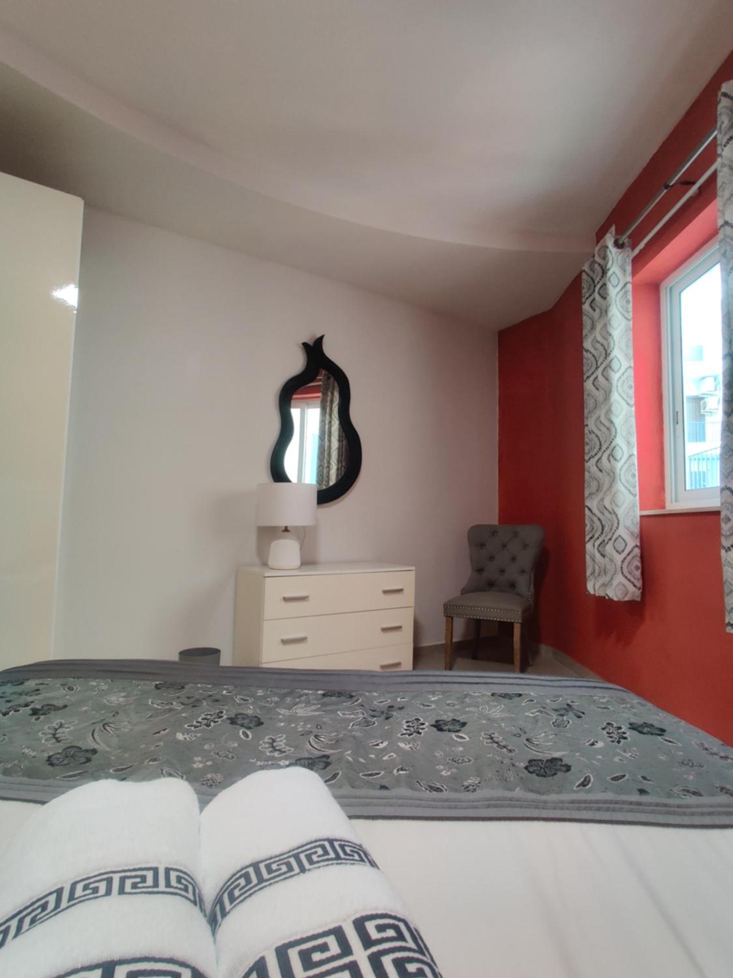 Depiro Point Deluxe - Modern, Designer Apartment 2 Minutes Away From Popular Sliema Seafront Bagian luar foto