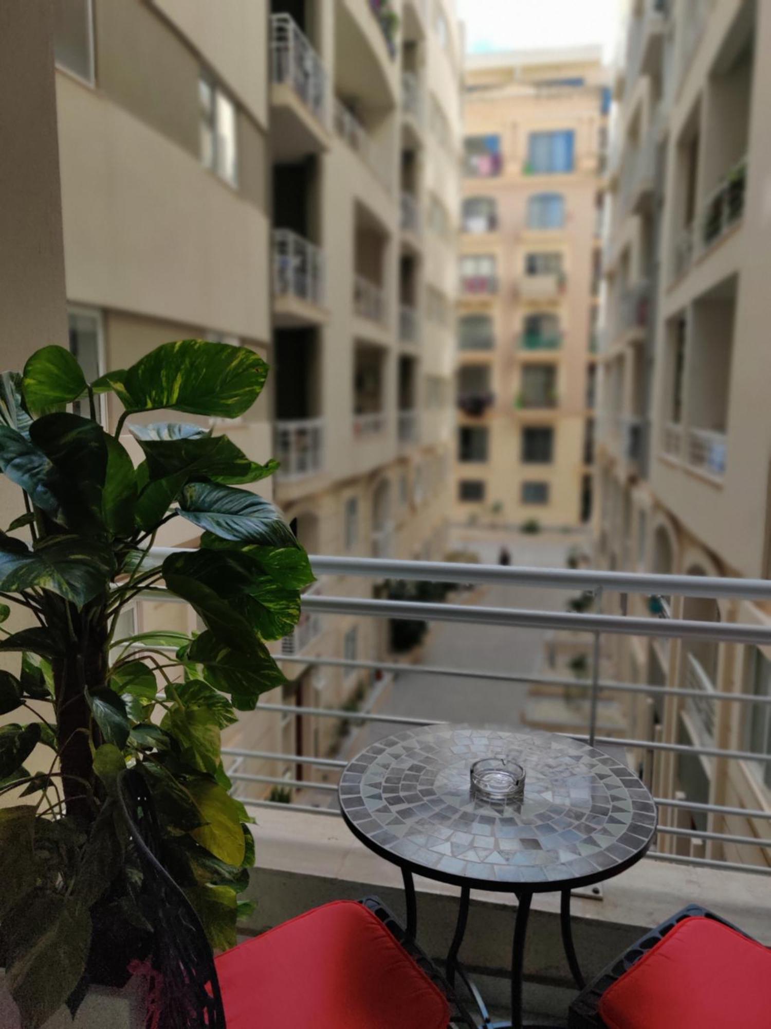 Depiro Point Deluxe - Modern, Designer Apartment 2 Minutes Away From Popular Sliema Seafront Bagian luar foto