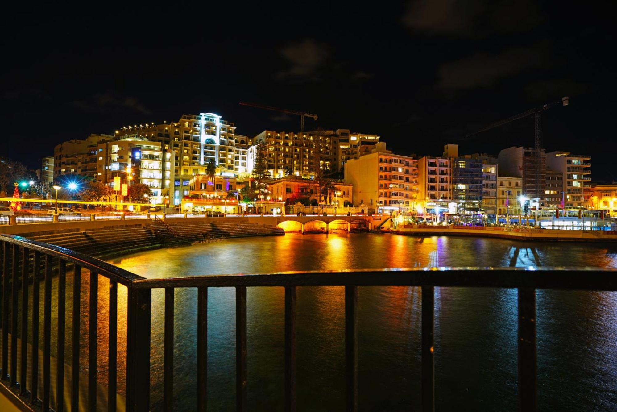 Depiro Point Deluxe - Modern, Designer Apartment 2 Minutes Away From Popular Sliema Seafront Bagian luar foto